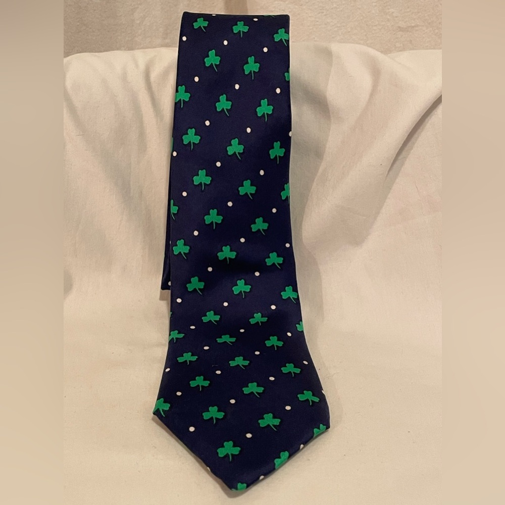 100% Silk Men's Navy Tie with Green Shamrock Pattern